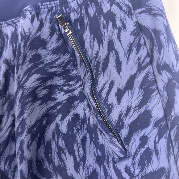 Athleta Trekkie North Shorts Women's 2 Navy Abstract Print Athleisure Outdoor - Picture 11 of 15